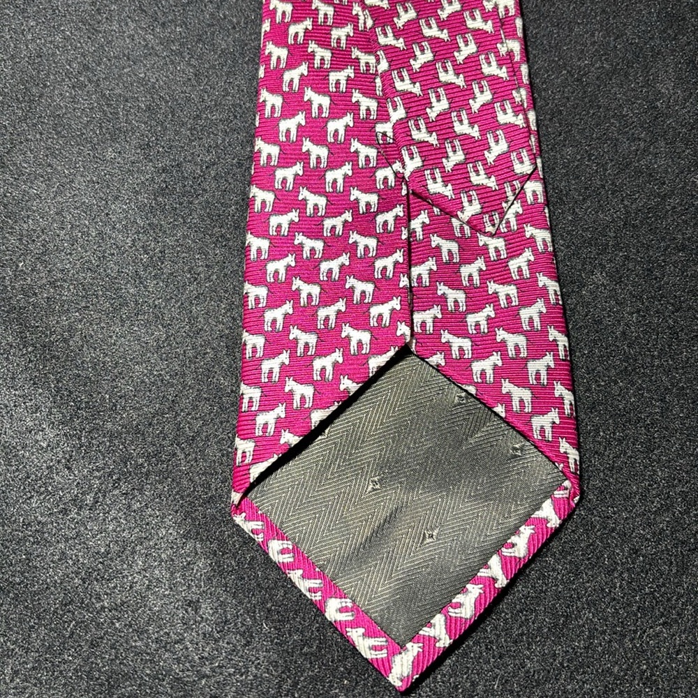 Cape Cod Neckwear Pink Donkey Patterned Men's Tie 100% silk preppy statement tie - Picture 6 of 12